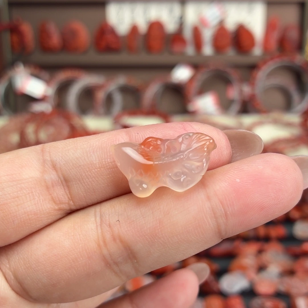 南红玛瑙未镶嵌颈饰锦鲤