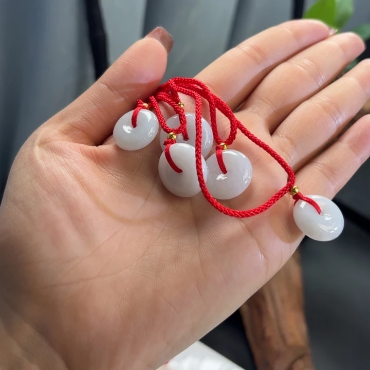 翡翠未镶嵌颈饰平安扣