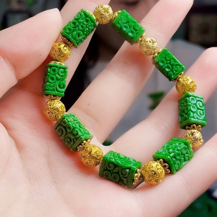 翡翠未镶嵌颈饰多样性