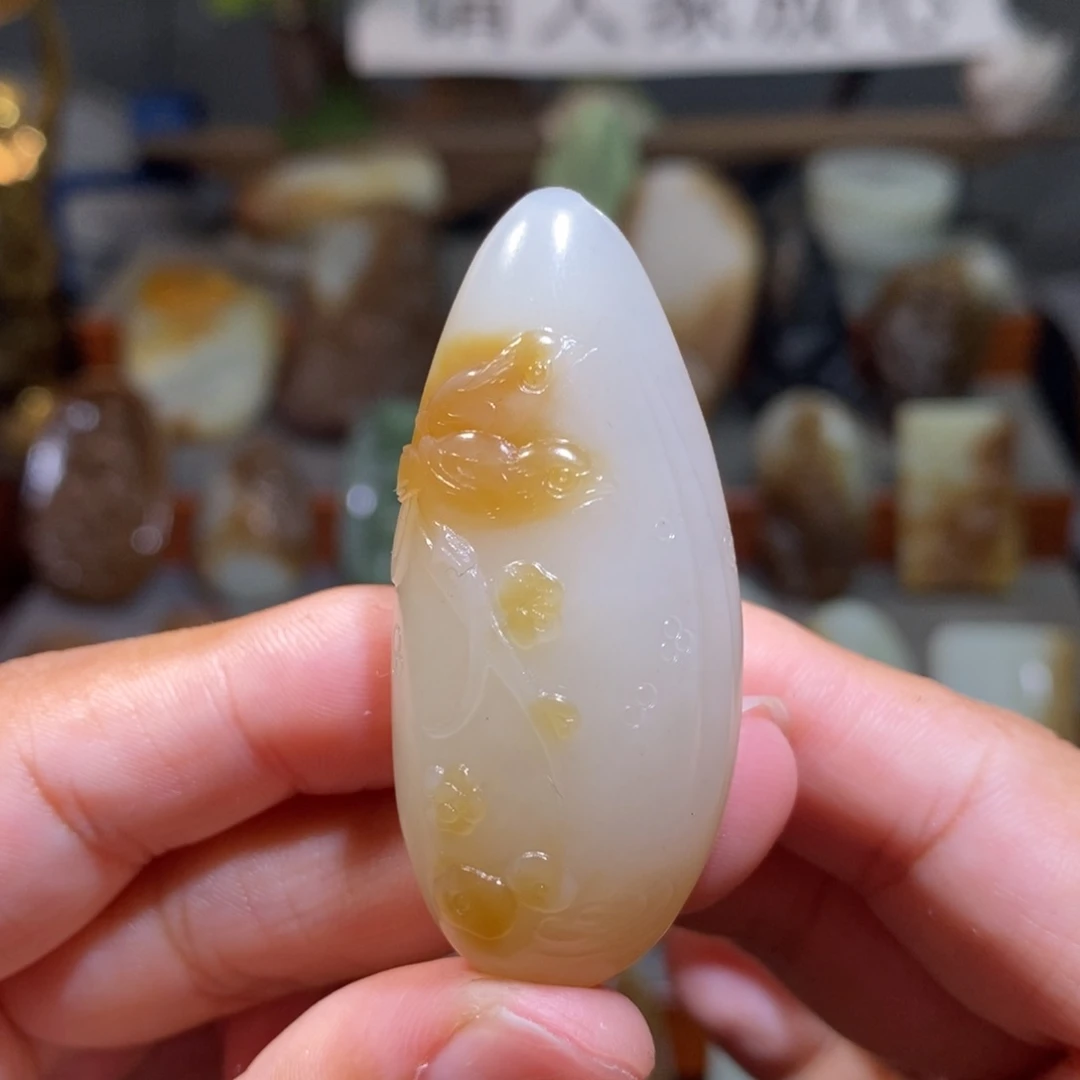颈饰未镶嵌和田玉（糖玉）喜上眉梢