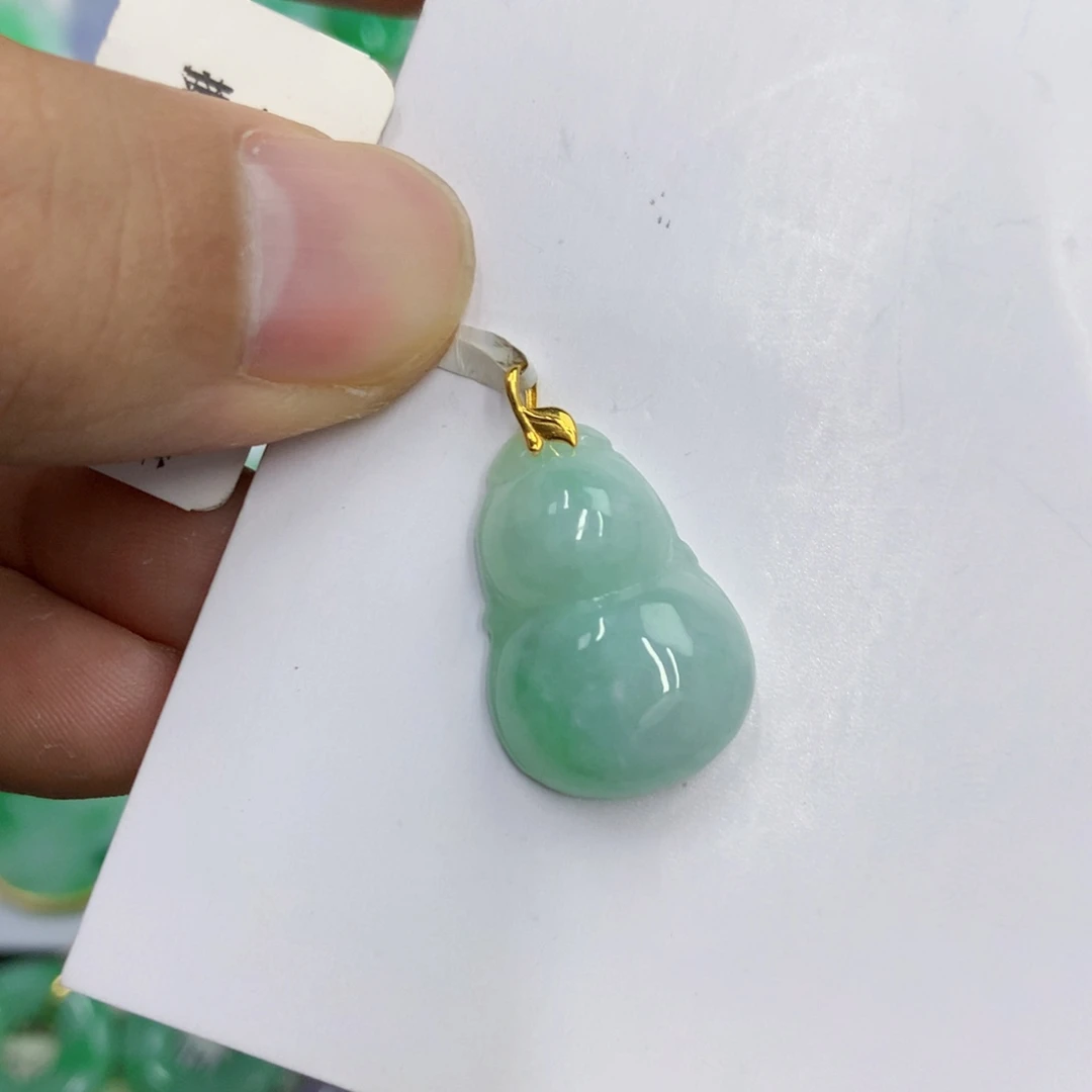 翡翠18K金镶嵌颈饰翡翠