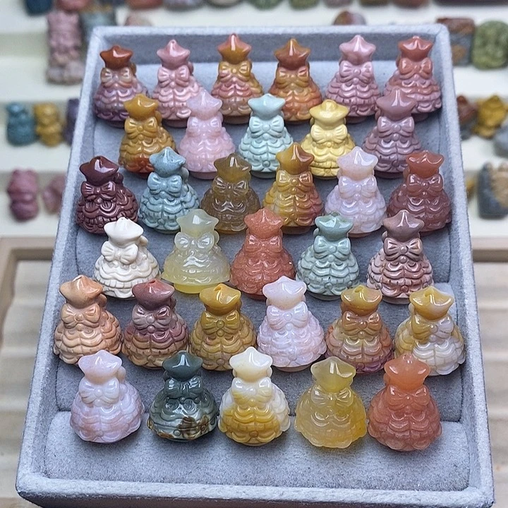 石英质玉未镶嵌颈饰圣诞树