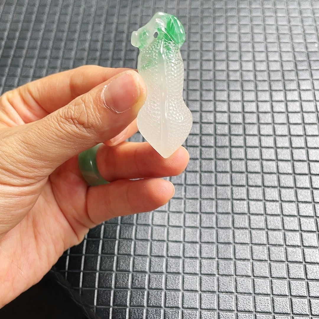 石英质玉挂件未镶嵌朵*