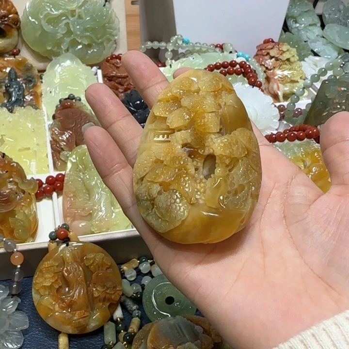 未镶嵌蛇纹石玉吊坠穿****期