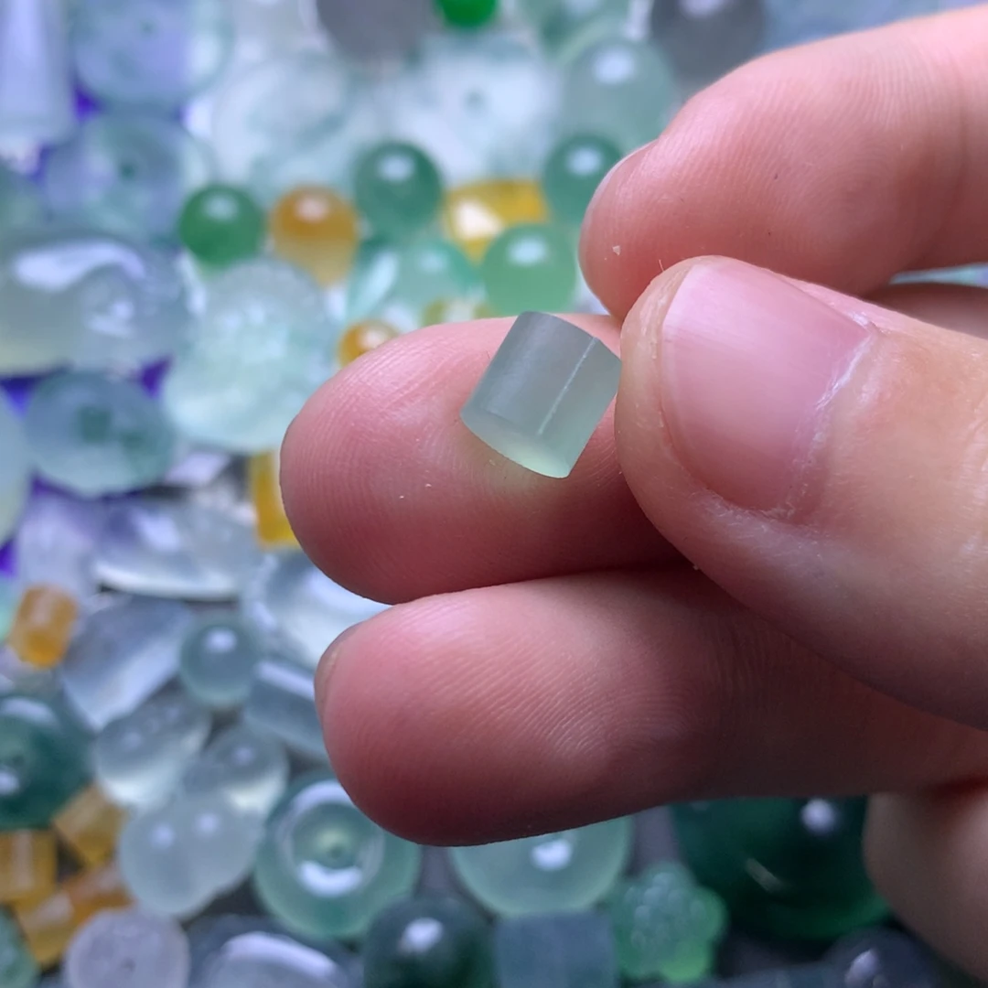 定制翡翠未镶嵌挂件