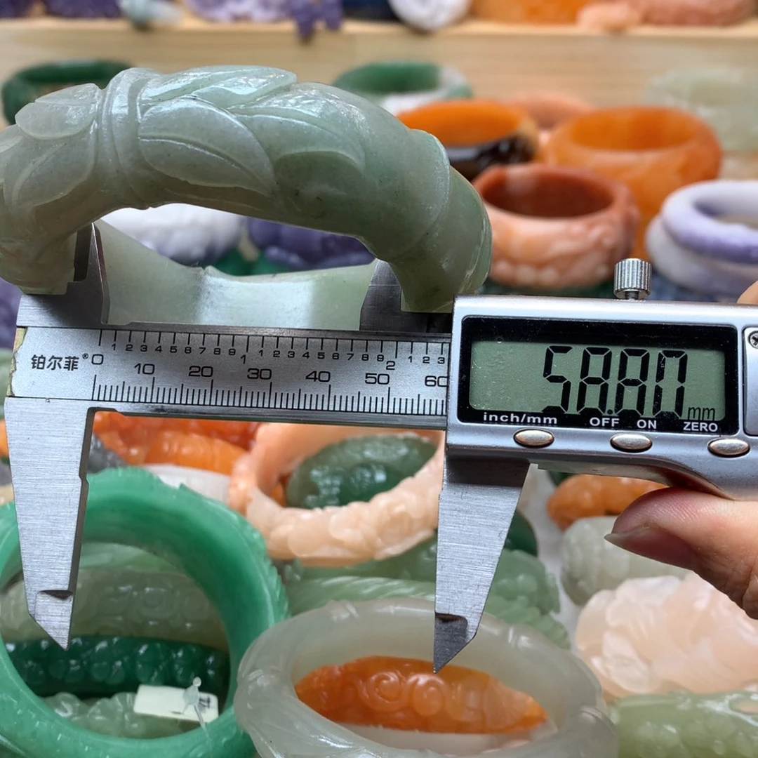 未镶嵌手镯石英质玉