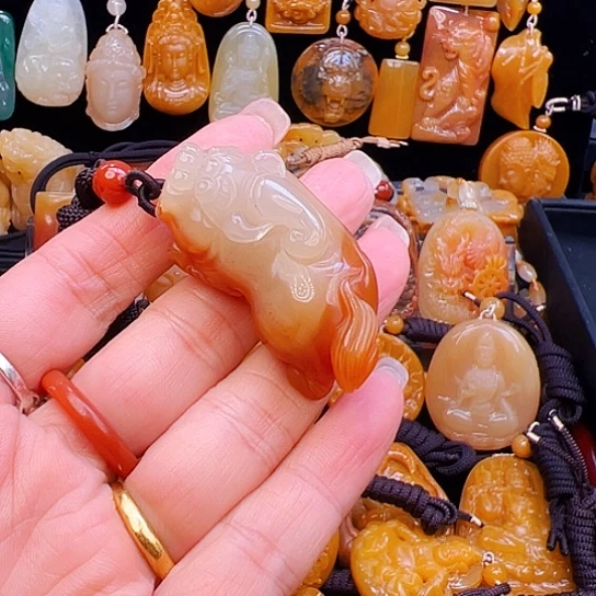 石英质玉（黄龙玉）合金颈饰