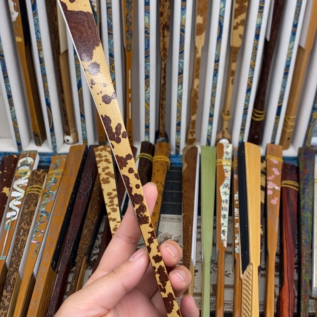 扇子无**雨据咯摸摸哦哦哦哦