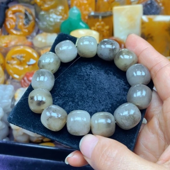 石英质玉（黄龙玉）未镶嵌颈饰