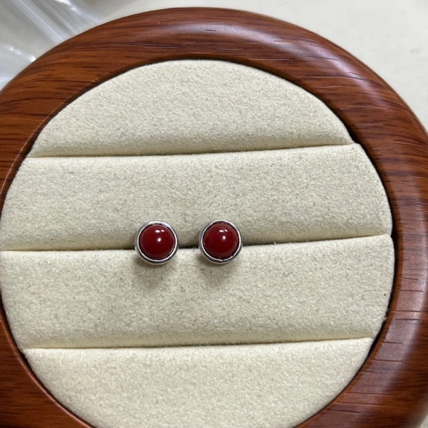 天然阿卡红珊瑚牛血色半圆面耳钉