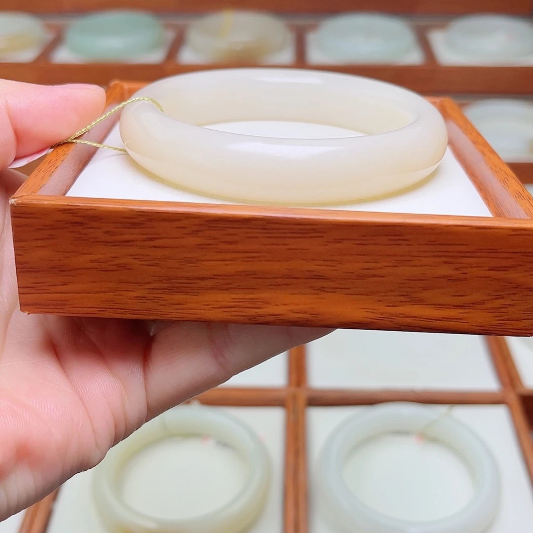 和田玉手镯未镶嵌57.6