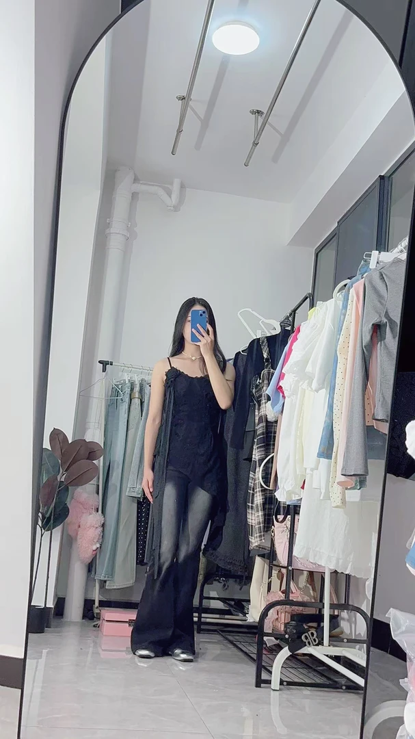 博主推荐韩系氛围感纯欲不规则荷叶边飘带抹胸小衫女