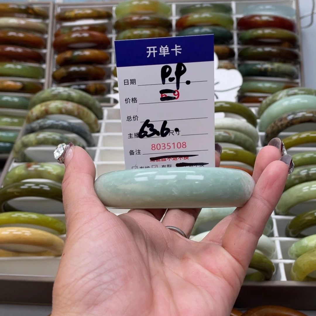 蛇纹石玉手镯未镶嵌青*莹