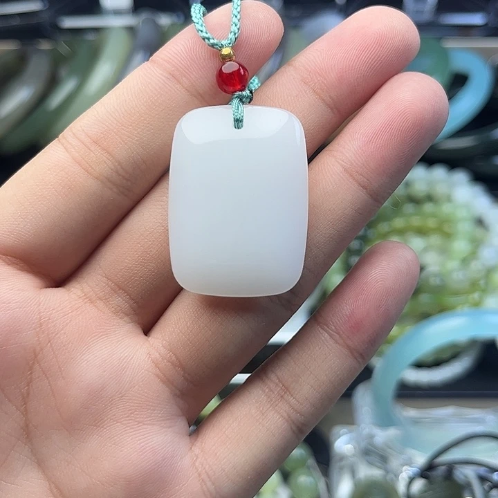 石英质玉未镶嵌颈饰