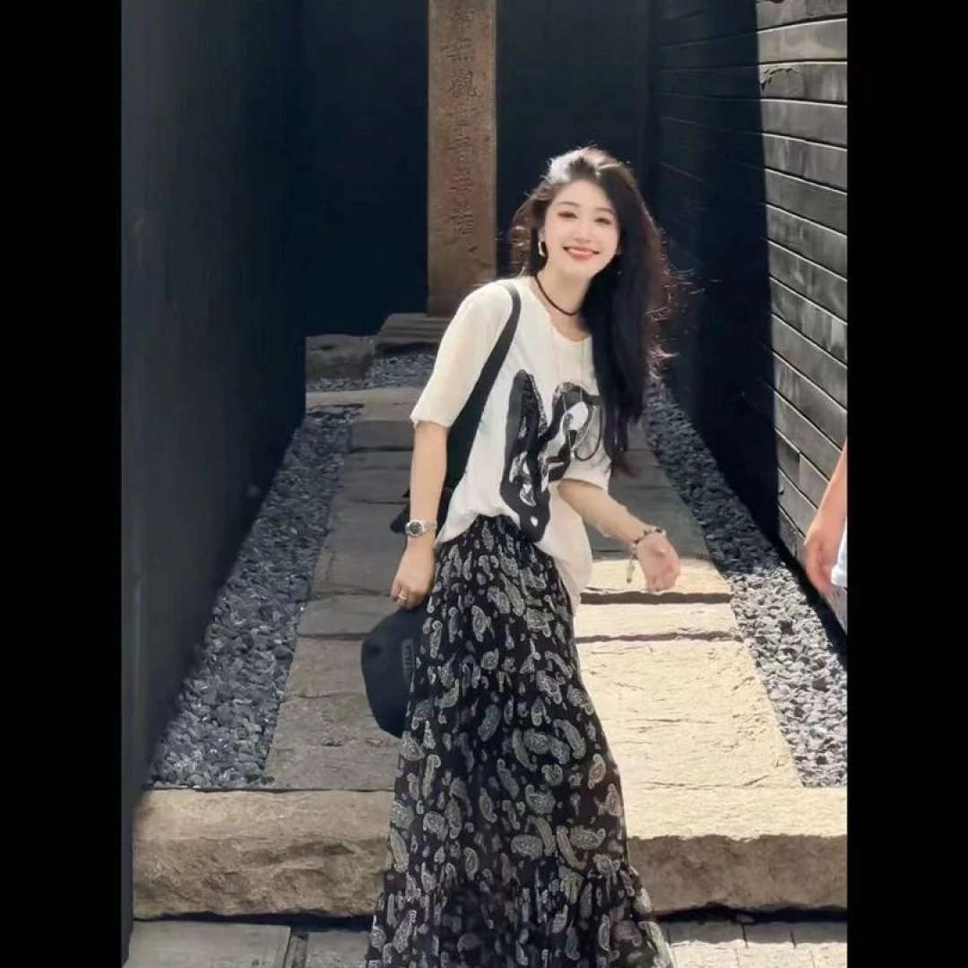 夏季一整套穿搭时尚套装2025新款宽松t恤上衣显瘦腰果花半身裙女