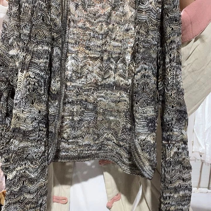 镂空无扣外搭针织衫