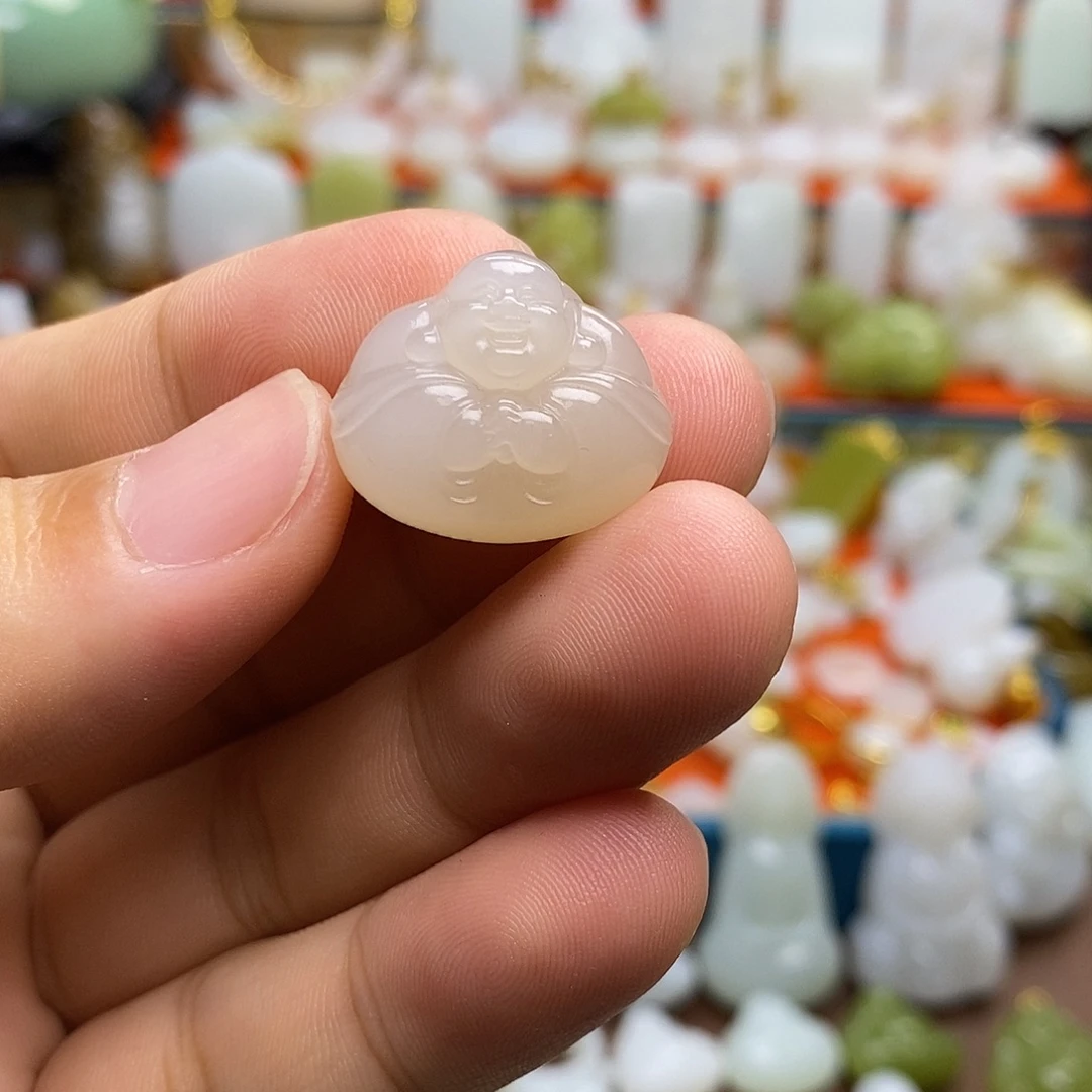 颈饰未镶嵌和田玉和田玉藕粉抱抱佛（多样性发货）