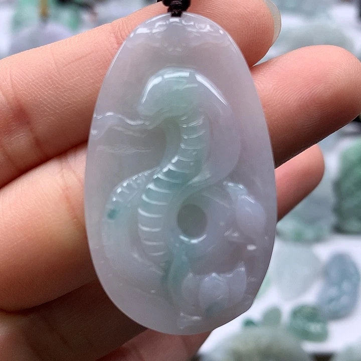翡翠未镶嵌颈饰蛇牌福利