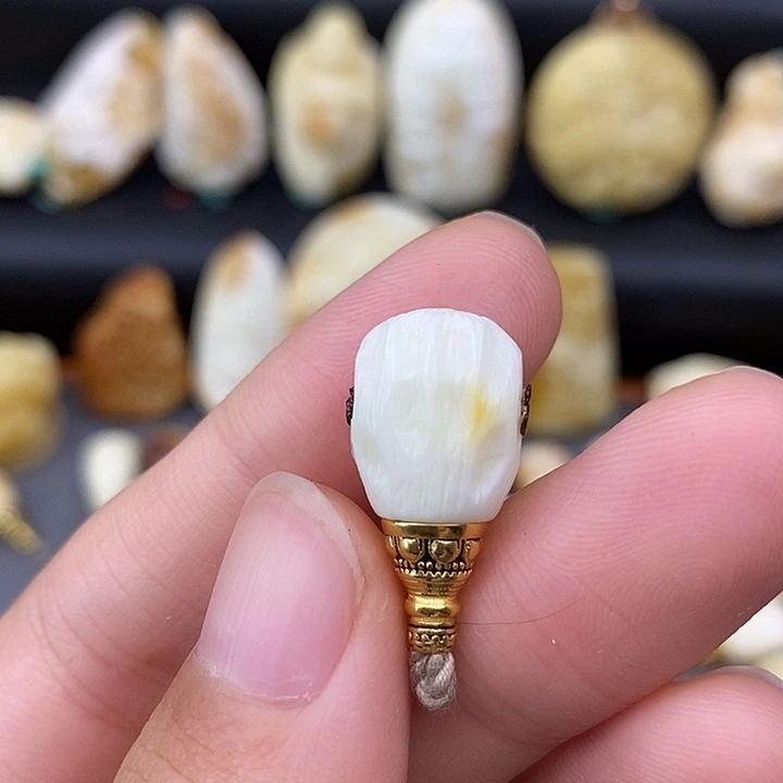 裸石琥珀未镶嵌10三通c46