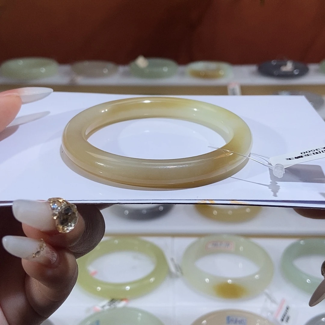 和田玉未镶嵌手镯糖白