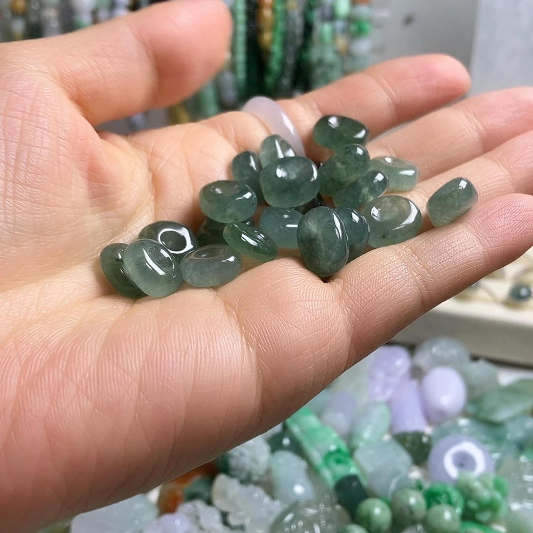 翡翠未镶嵌颈饰03一个