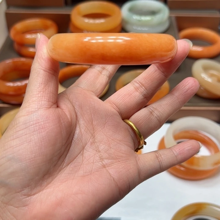 石英岩玉手镯未镶嵌美*糯