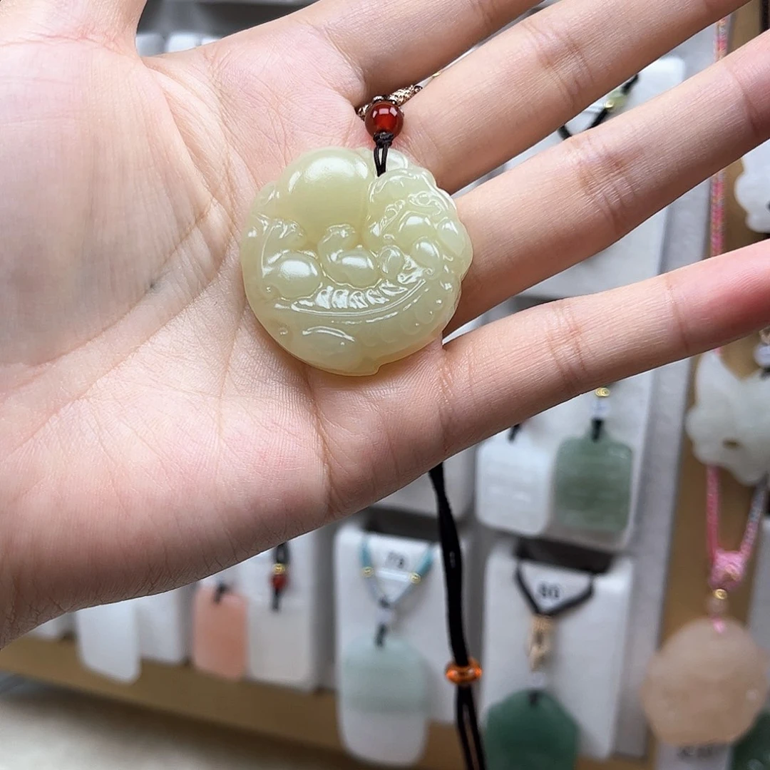 颈饰未镶嵌石英质玉