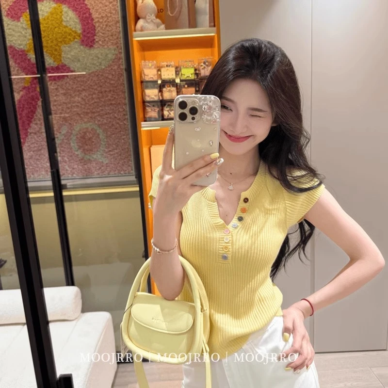 韩版彩色纽扣V领小香风针织衫女2025夏新款减龄时尚别致显瘦上衣