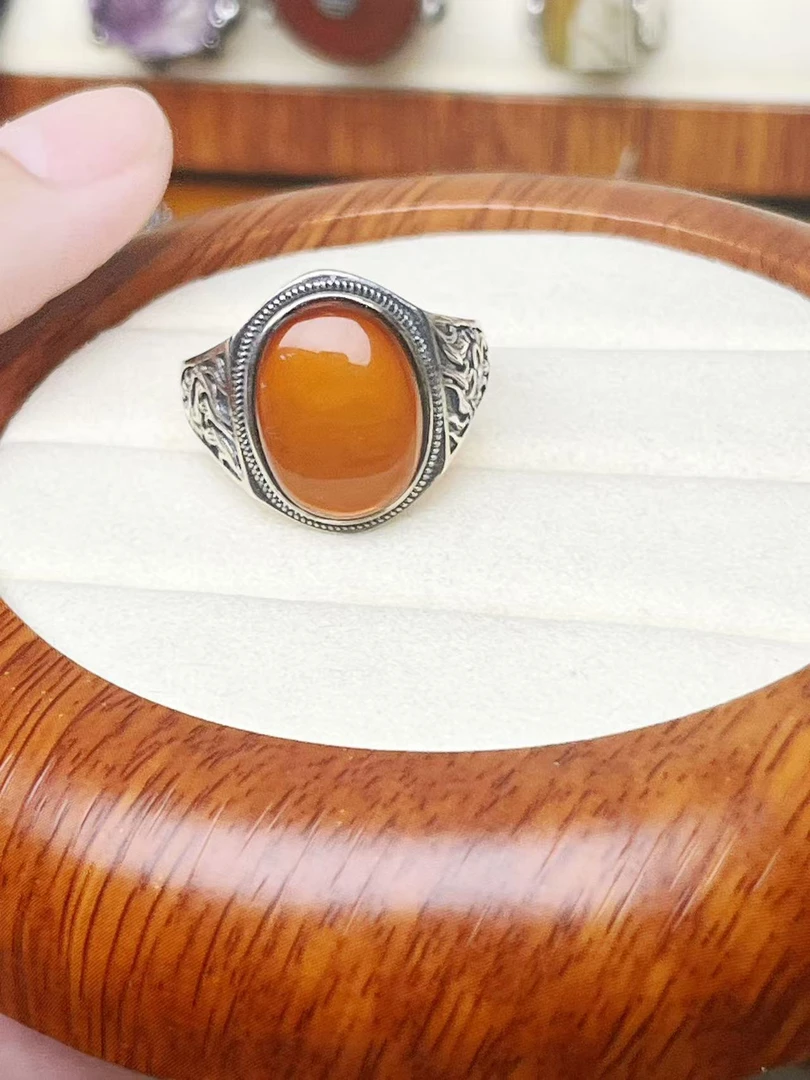 S925通体银镶嵌血珀大方简约款高级感戒指