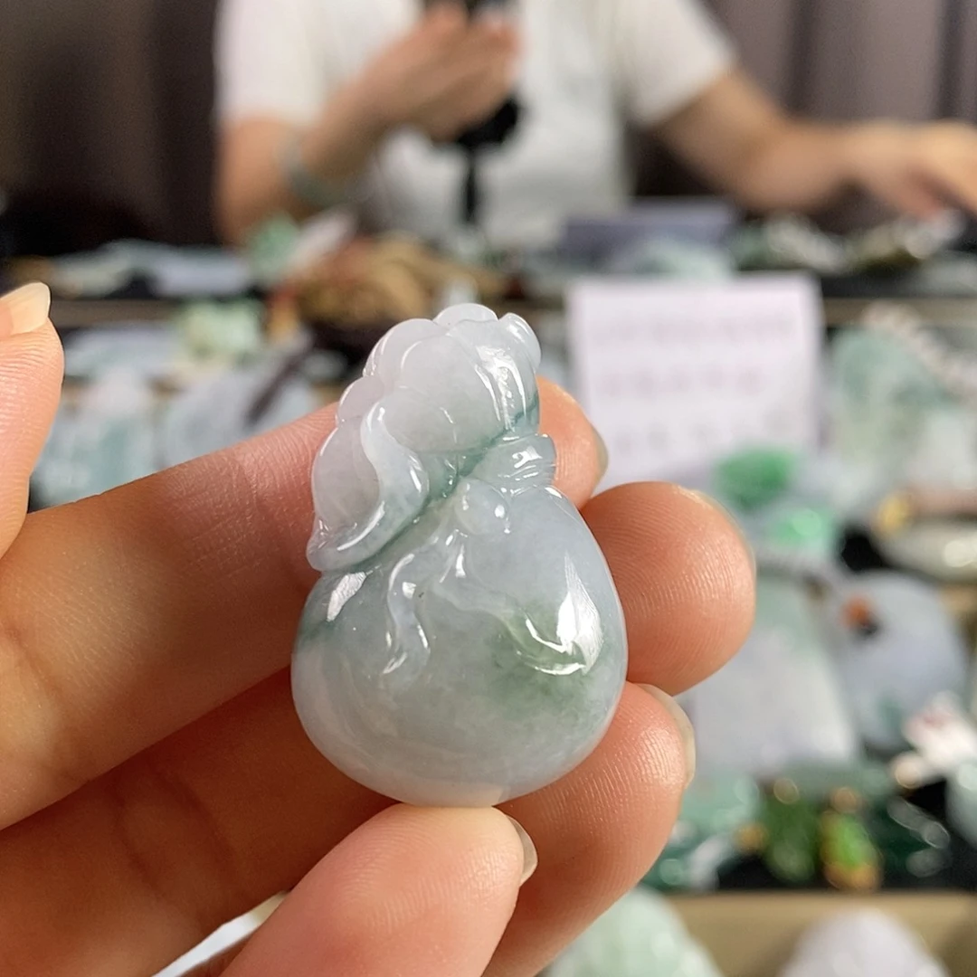 翡翠挂件未镶嵌吊坠