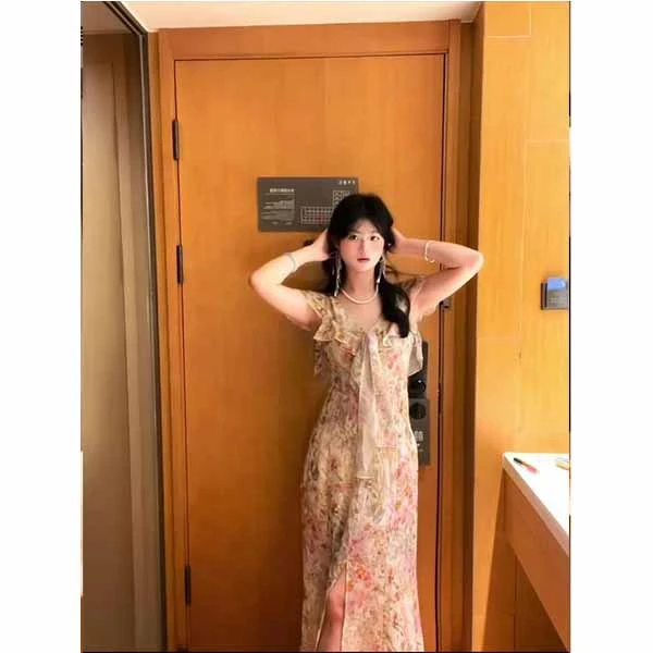 度假风气质温柔碎花连衣裙女夏新款荷叶边浪漫收腰显瘦长裙