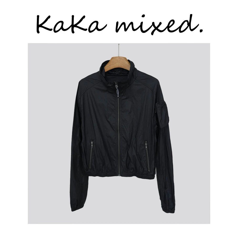 黑色半高领短款冲锋衣后背三角标