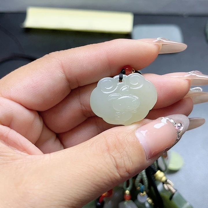 【闪购商品】和田玉未镶嵌颈饰墨*