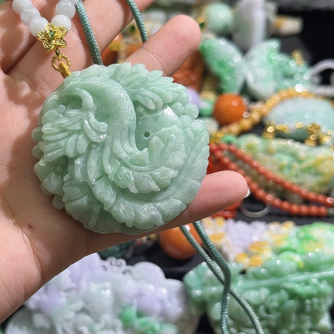 翡翠未镶嵌颈饰待编织