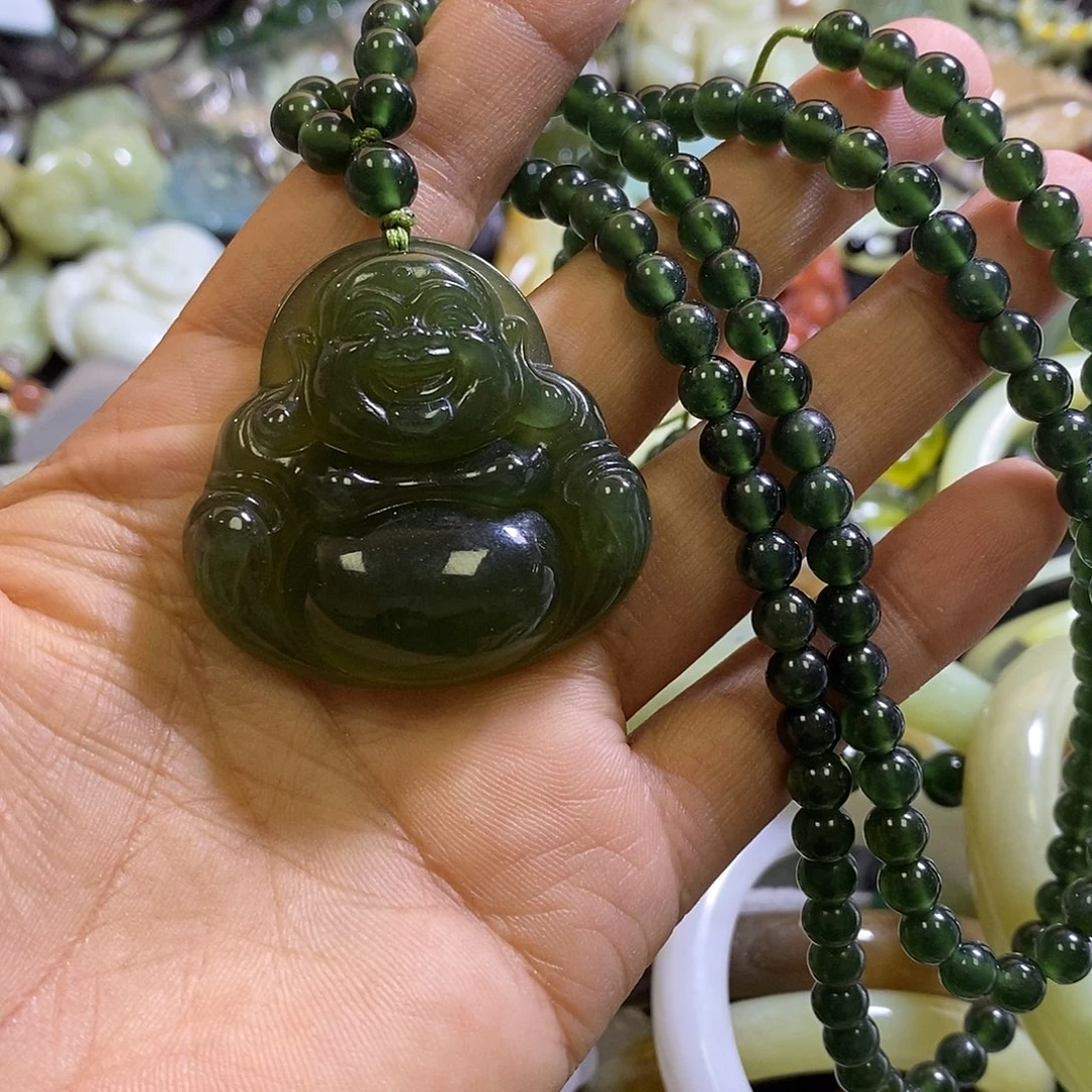 岫玉未镶嵌颈饰一个