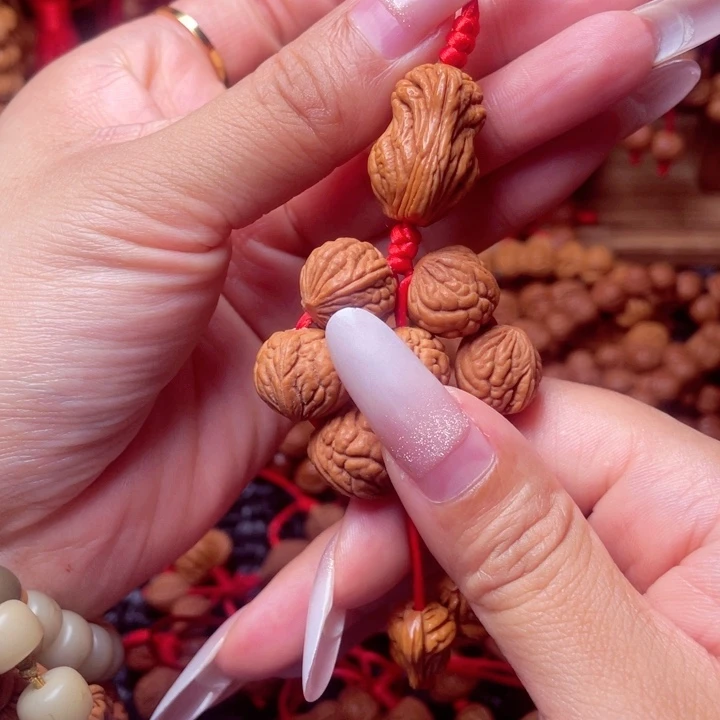 木质类龙纹桃枭挂件