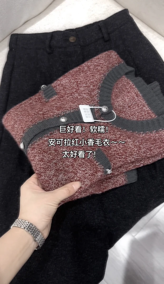 桃子家 巨好看！气质软糯百搭安可拉红小香风毛衣7500