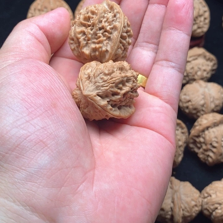 风***哈文玩核桃吊坠鱼鳞纹