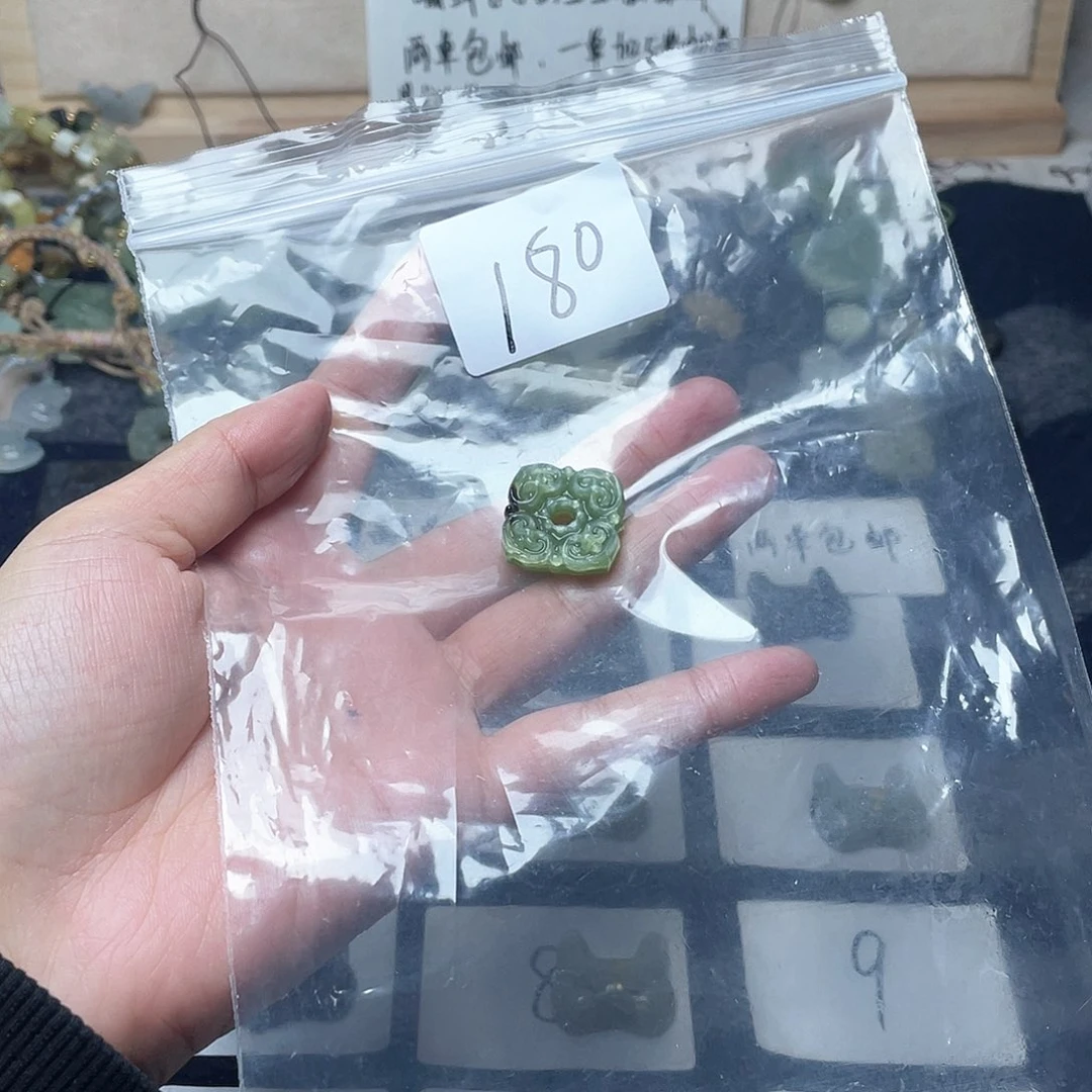 蛇纹石玉颈饰未镶嵌原**冰