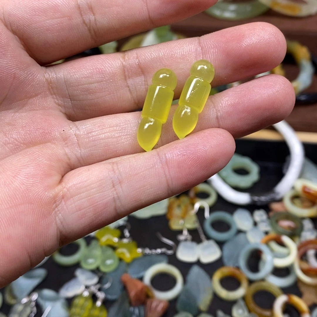 蛇纹石玉耳坠未镶嵌