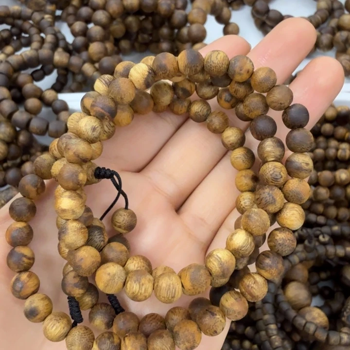 沉香手串绿奇楠陆河一代苗圆珠卡七