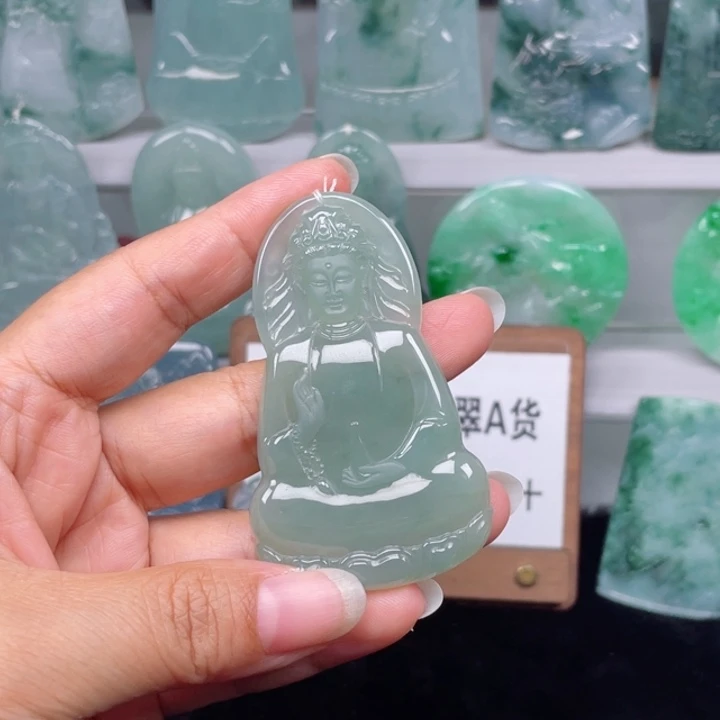 颈饰未镶嵌翡翠素衣观音