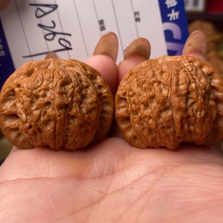 胖***财桃核把件全品血麒麟