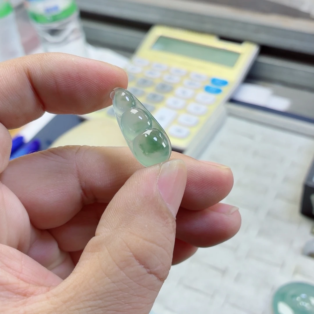 未镶嵌定制翡翠豆子