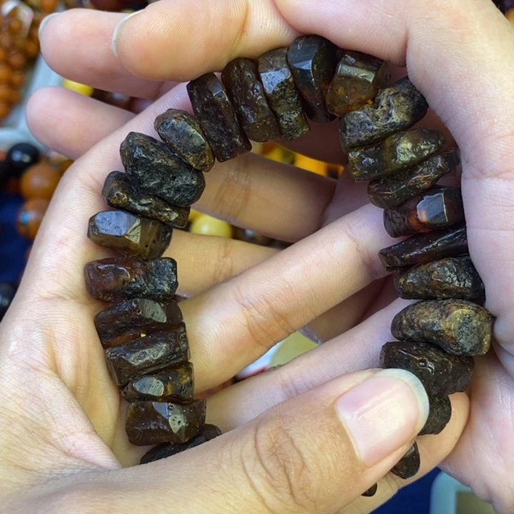 未镶嵌琥珀珠宝奇石