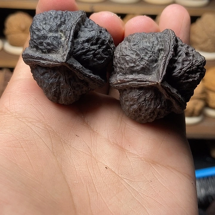 文玩核桃吊坠三棱