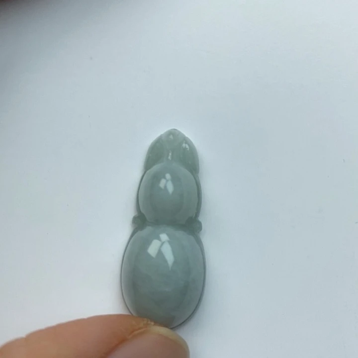 翡翠未镶嵌颈饰葫芦