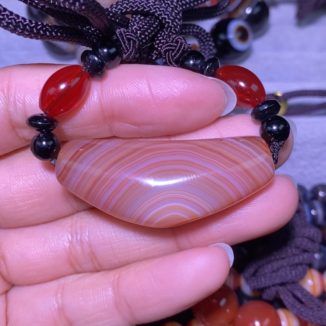 右***钉玛瑙/玉髓未镶嵌颈饰