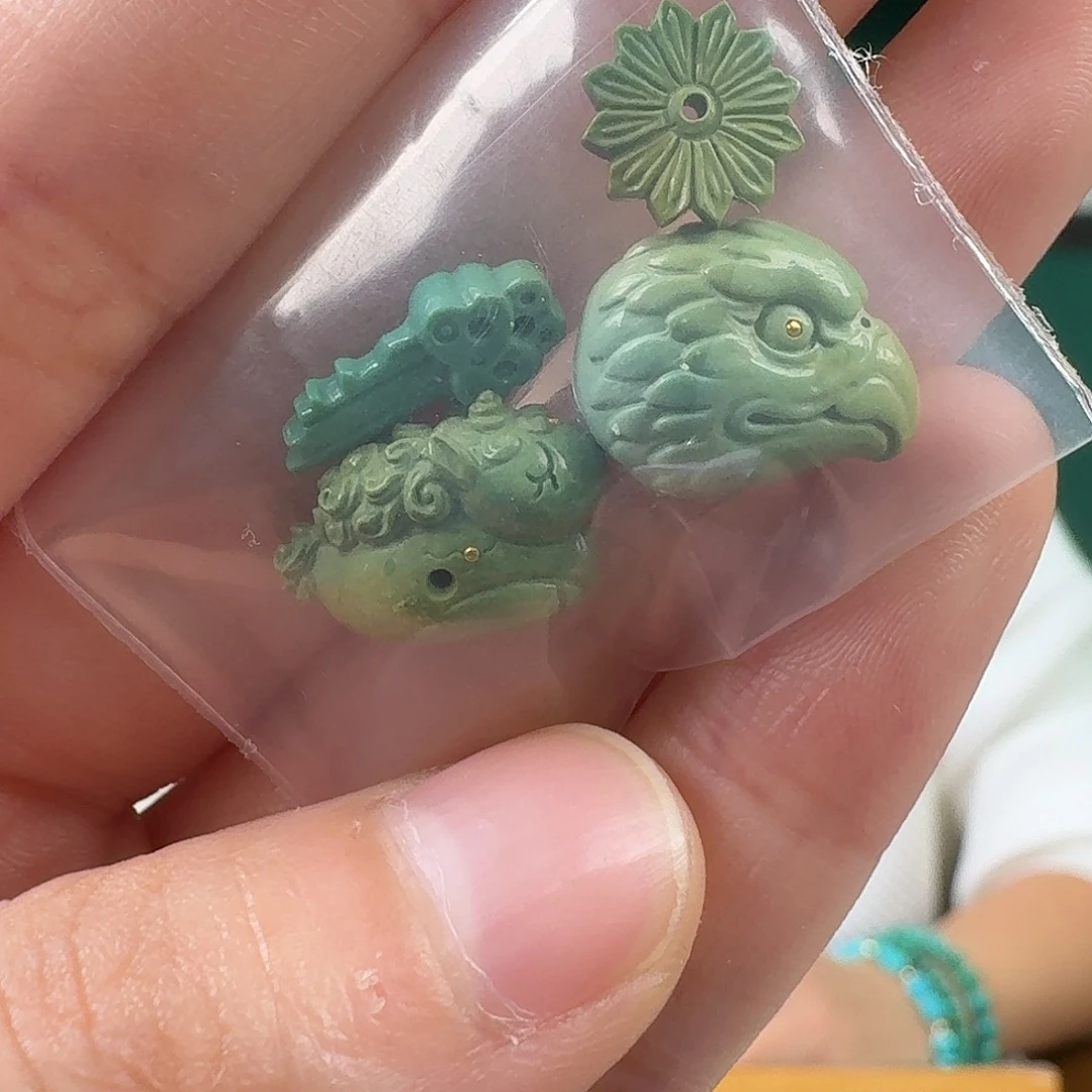绿松石未镶嵌挂件