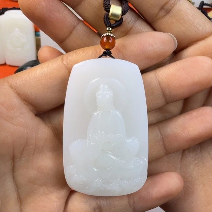 宁***司和田玉未镶嵌颈饰